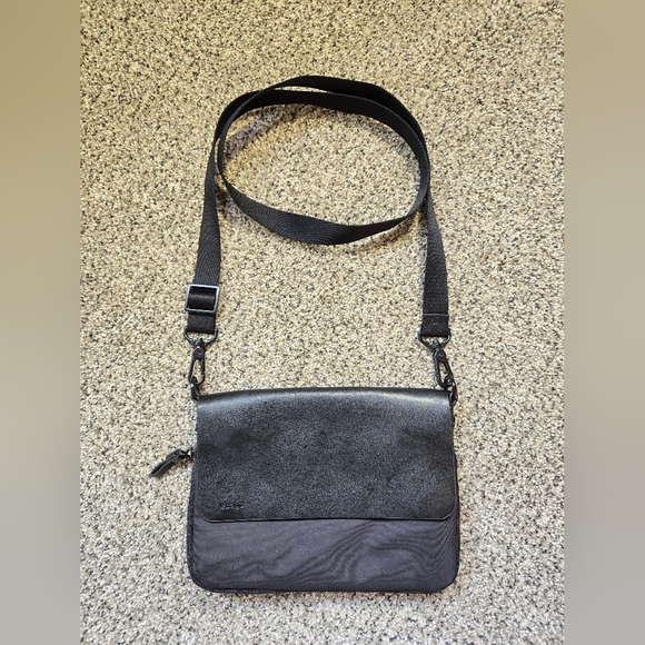 eBags (Samsonite) Black Leather/fabric RFID Crossbody Bag. Perfect Travel Bag! - Picture 1 of 14